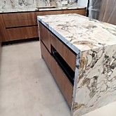 Кухонный остров из керамогранита